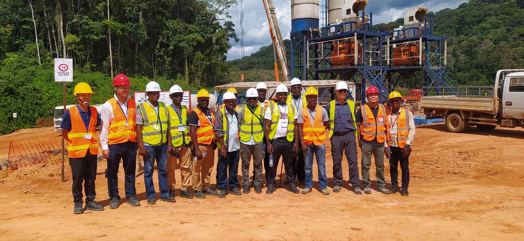 Visite sur le chantier de Kinguele Aval des équipes de la direction générale de l'énergie et de la SEEG